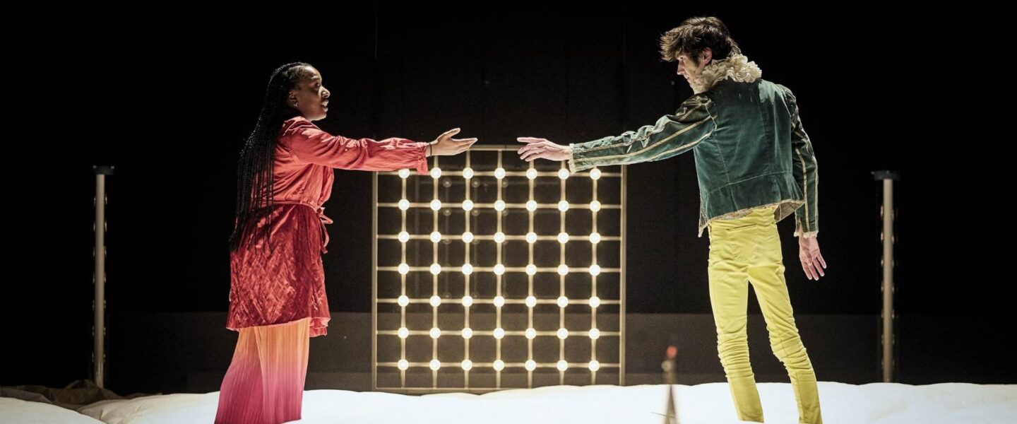 Une comédienne et un comédien du spectacle Histoire d'un Cid jouent une scène qui traite du lien.